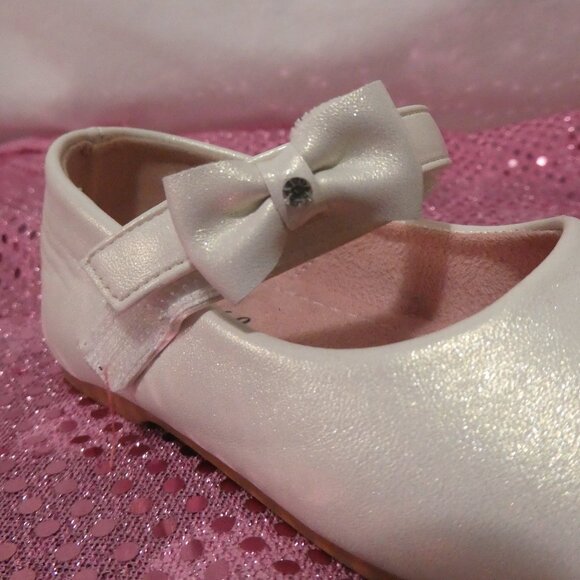 TAXI GIRL | size 8 kids | Girls White Mary Jane Shoes | NIB - Picture 8 of 13